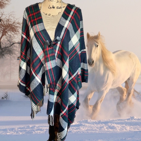 Rendezvous Sweaters - CCO🔥NWT- Plaid Horn Toggle Fringe Poncho